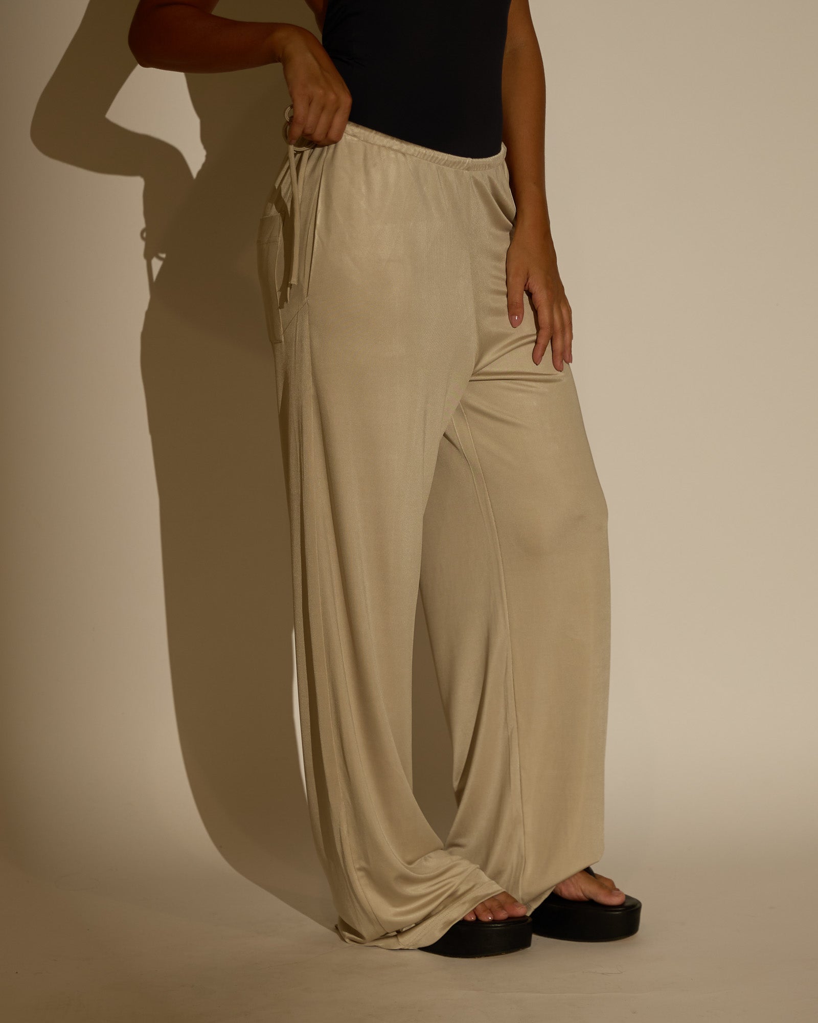 CALÇA RACHEL- MALHA ACETINADA