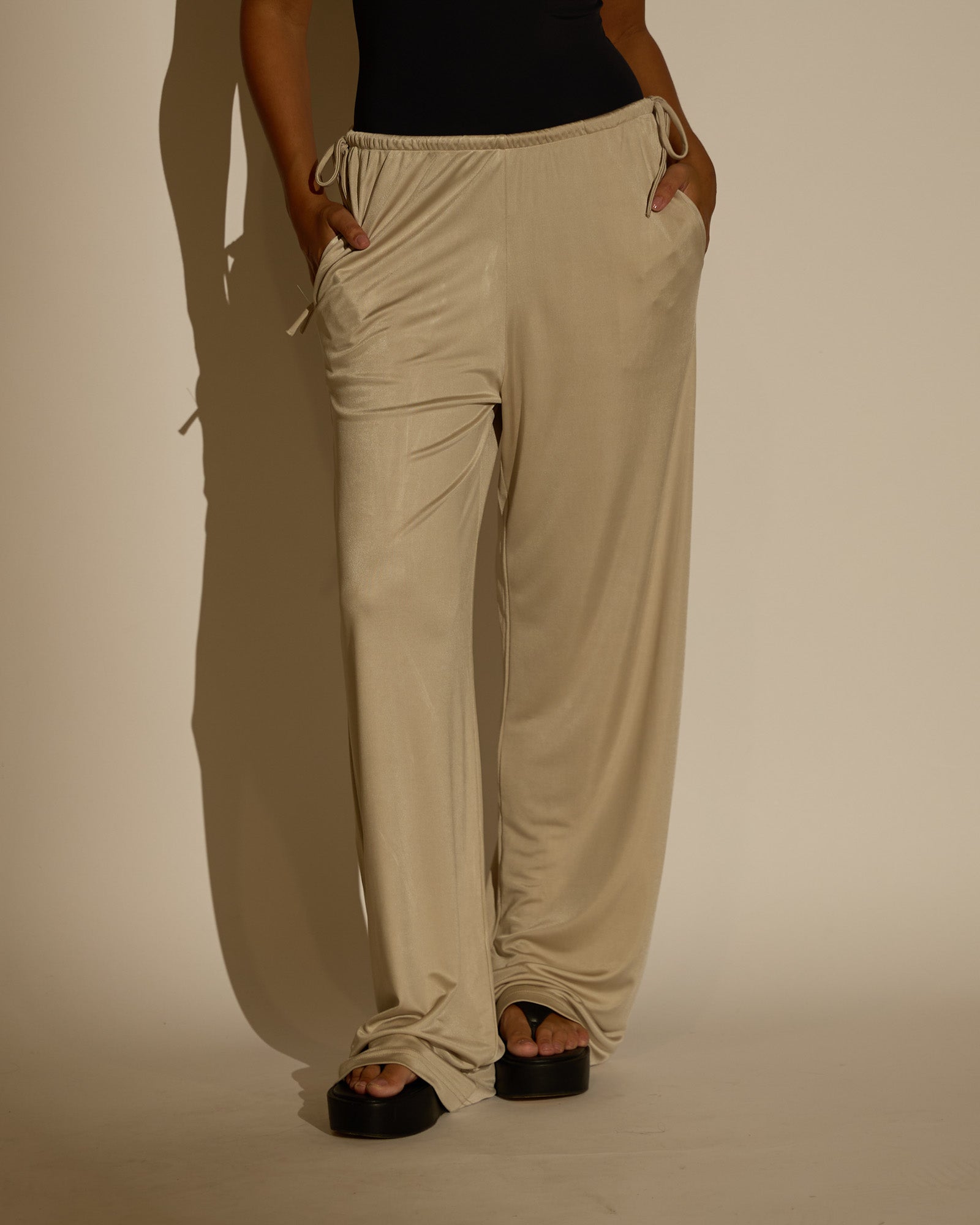 CALÇA RACHEL- MALHA ACETINADA