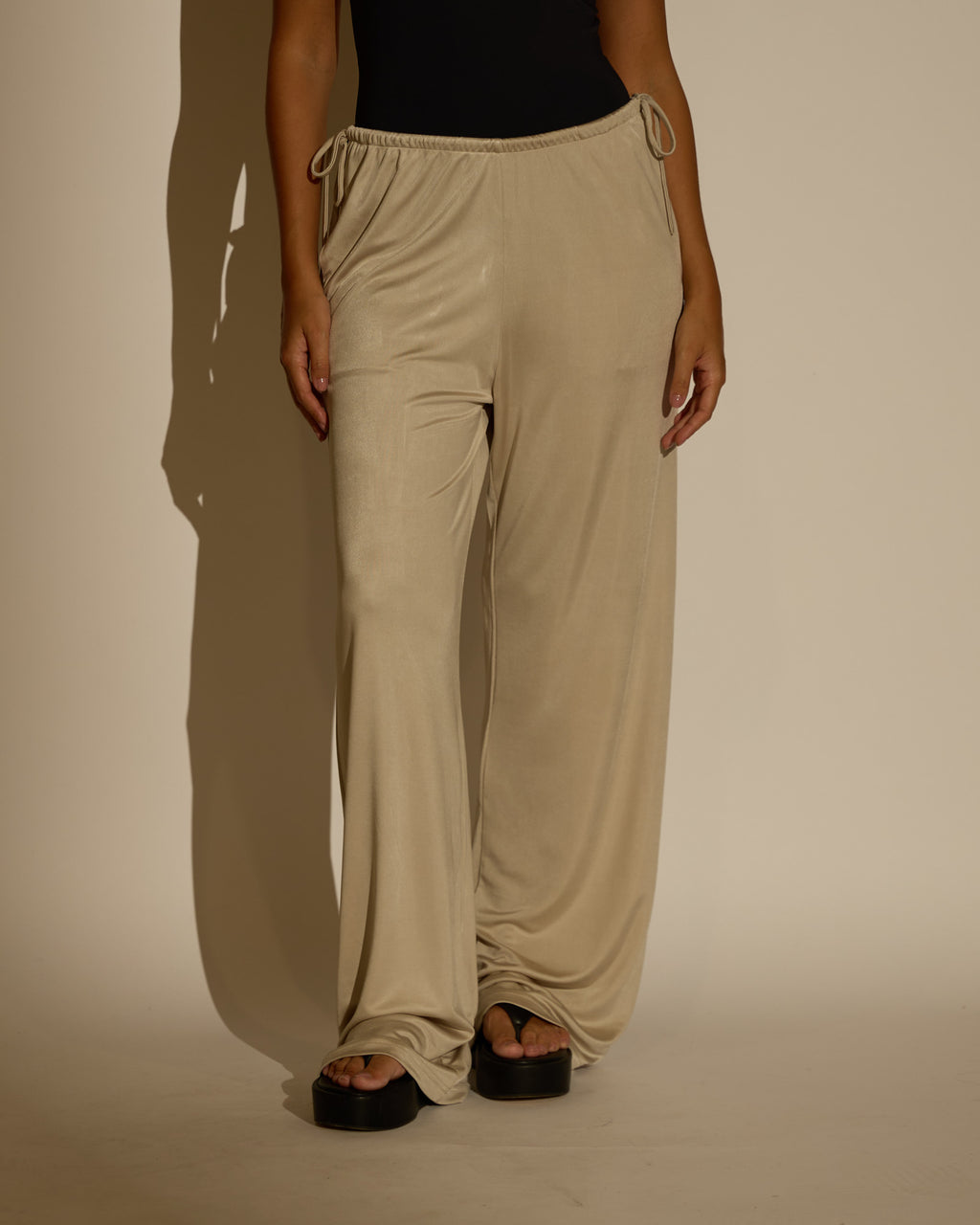 CALÇA RACHEL- MALHA ACETINADA