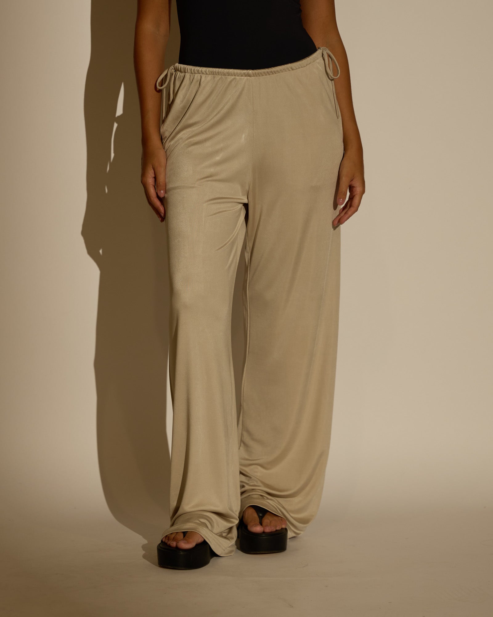 CALÇA RACHEL- MALHA ACETINADA
